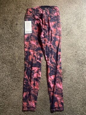 Lululemon aligns size 8